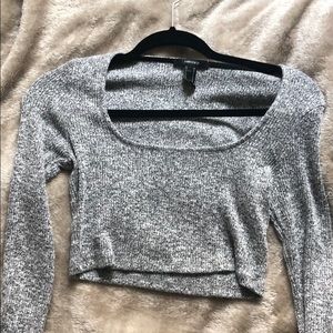 Gray long sleeve cropped top